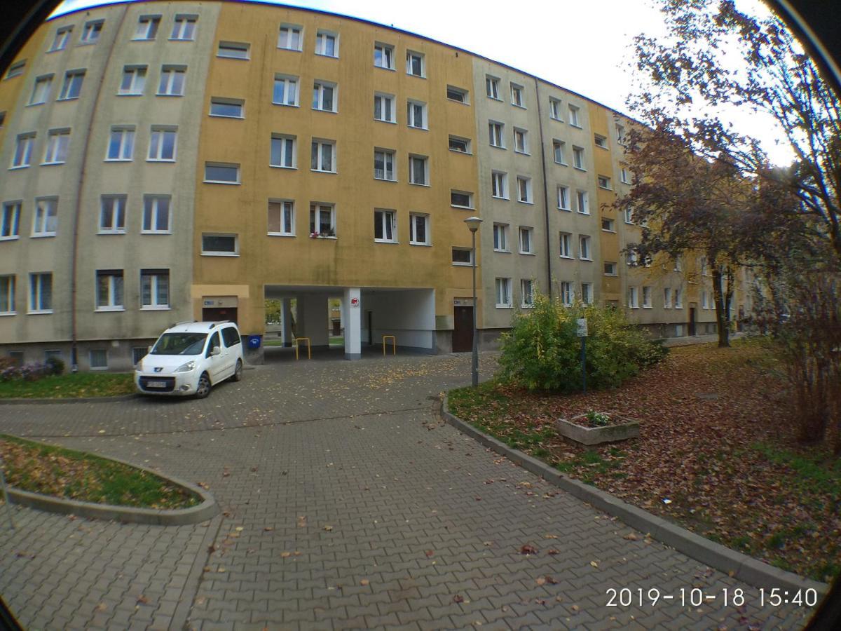2120 Przyjazni 4 - Tanie Pokoje - Samodzielne Zameldowanie - Self Check In Poznan Exterior photo