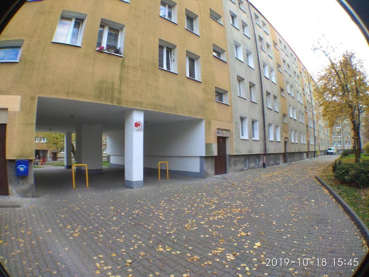 2120 Przyjazni 4 - Tanie Pokoje - Samodzielne Zameldowanie - Self Check In Poznan Exterior photo